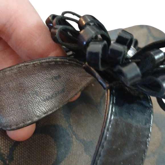 Coach Suki Black Daisy Patent Leather Thong Sandal  Monofeanned Sandals 7.5-8 - Picture 11 of 13